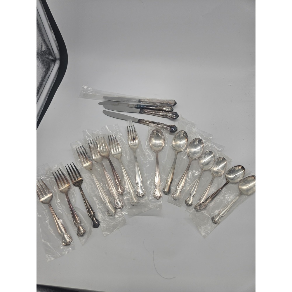 Lot Of 19 Pieces Rogers And Bro Flatware